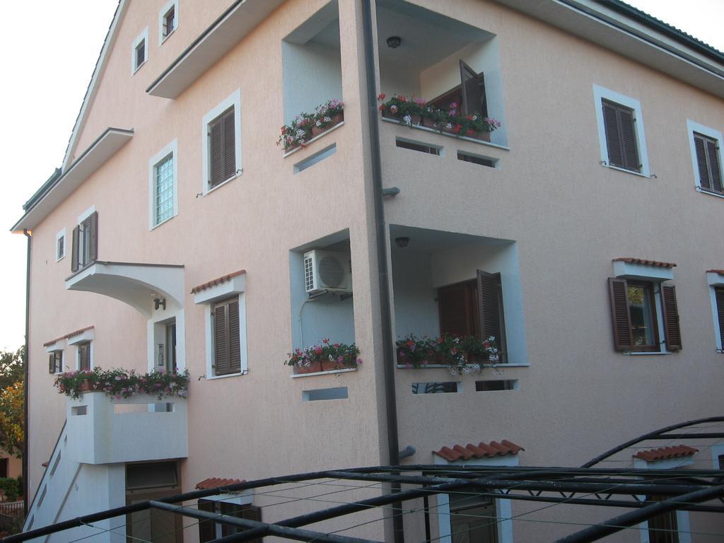 Apartments Lavanda 1 Njivice Eksteriør bilde
