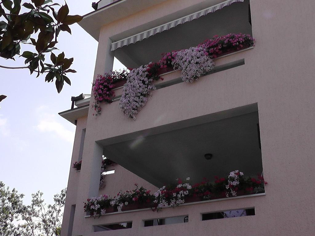 Apartments Lavanda 1 Njivice Eksteriør bilde