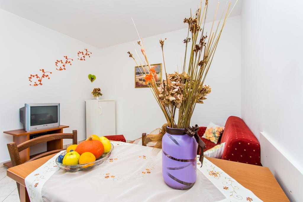 Apartments Lavanda 1 Njivice Eksteriør bilde